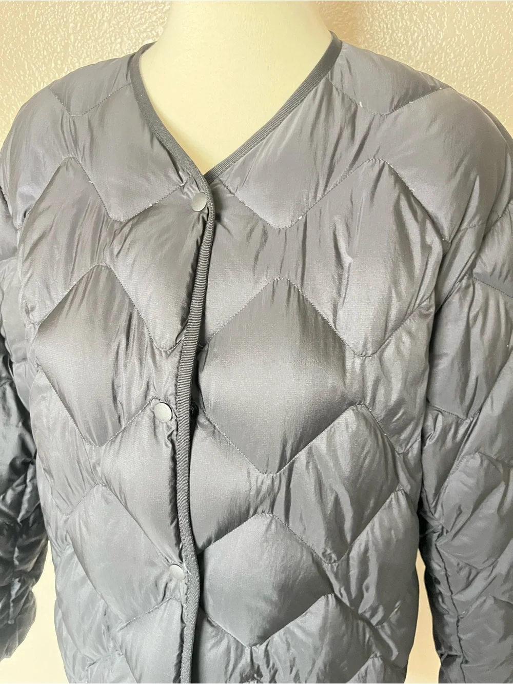 Uniqlo ultra Light down jacket Medium - Picture 2 of 9